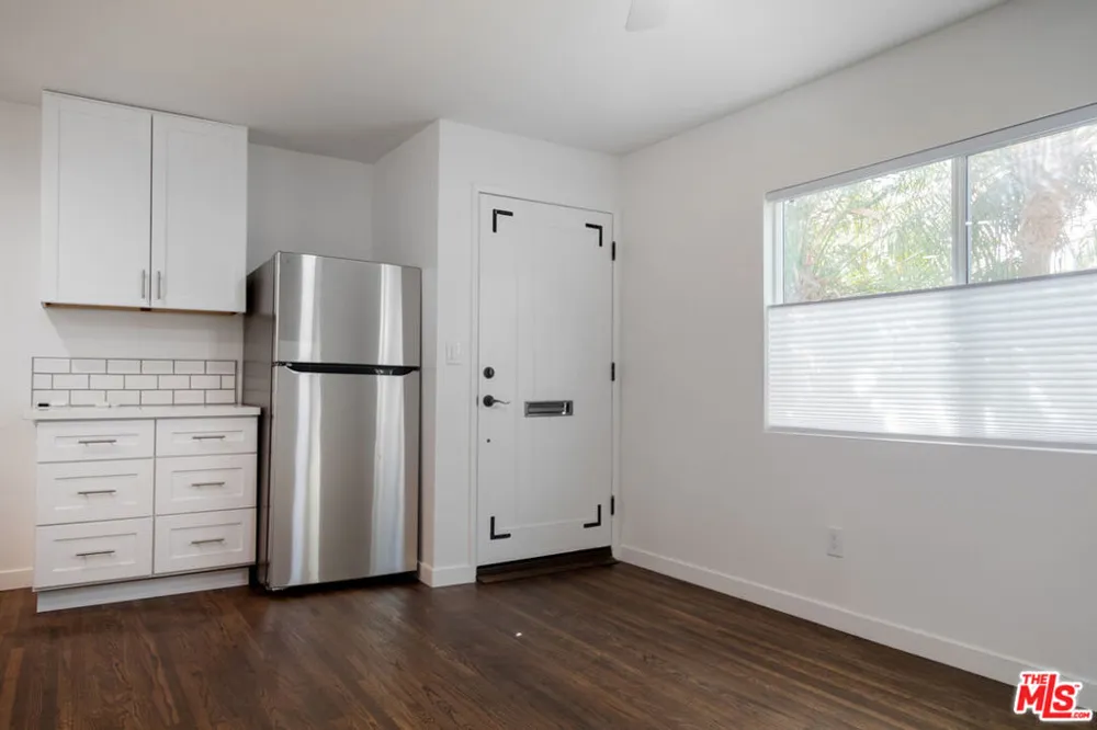 2496 Granville Avenue Los Angeles, CA 90064