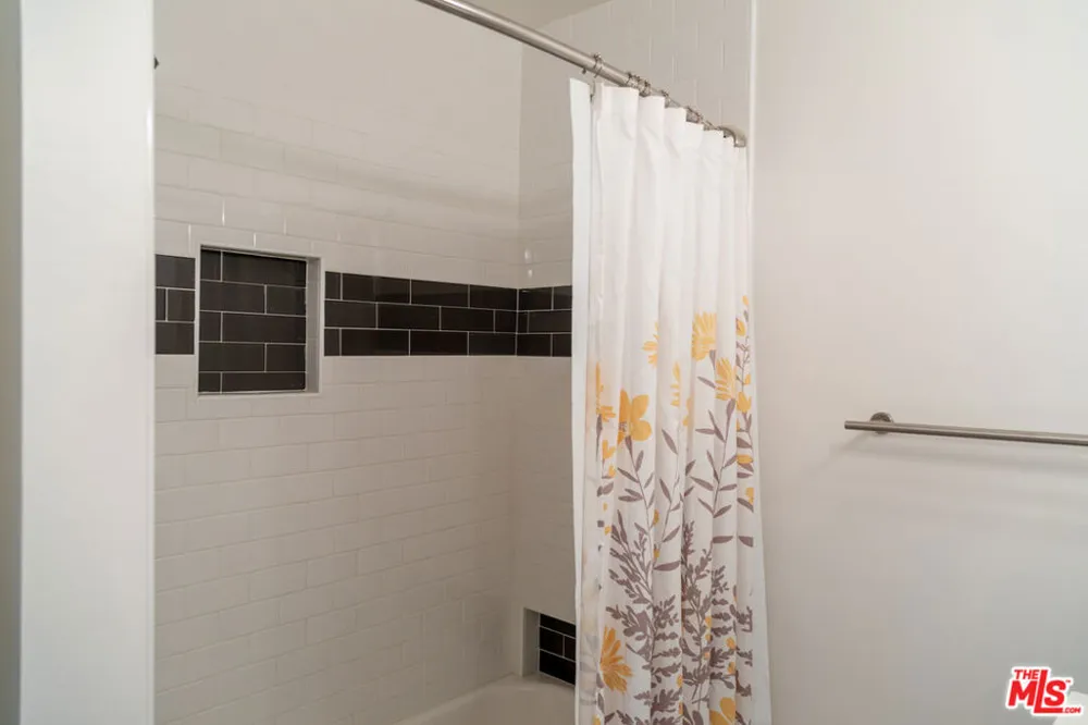 2496 Granville Avenue Los Angeles, CA 90064