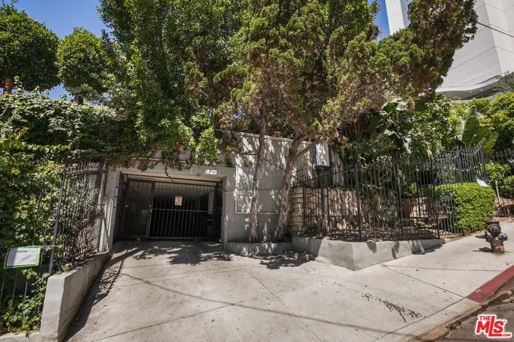 1323 Olive Drive #35A West Hollywood, CA 90069