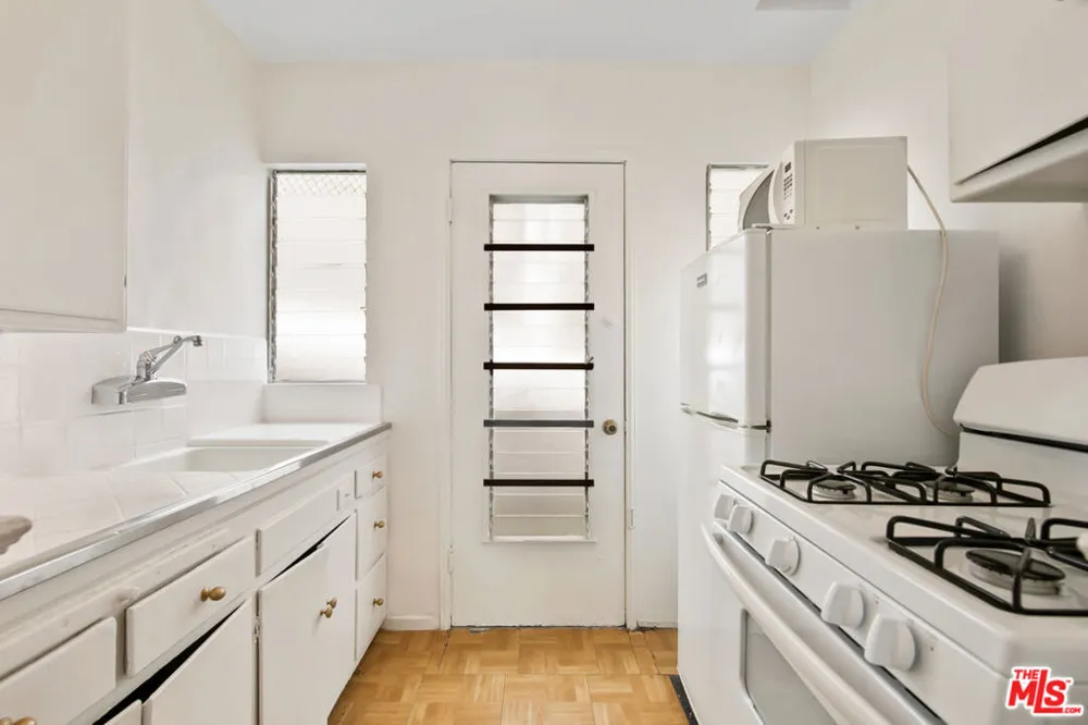 1323 Olive Drive #35A West Hollywood, CA 90069