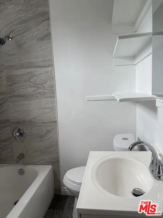 629 E 77th Street Los Angeles, CA 90001
