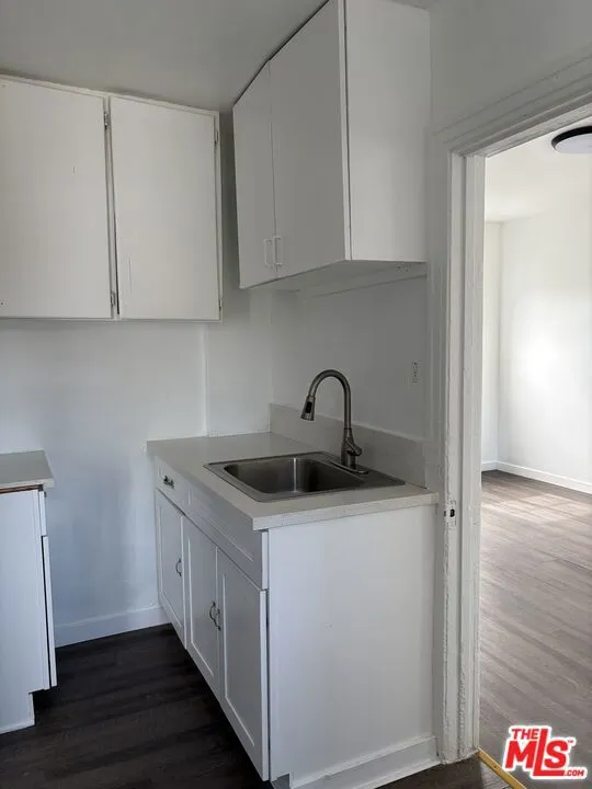 629 E 77th Street Los Angeles, CA 90001