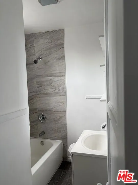 629 E 77th Street Los Angeles, CA 90001