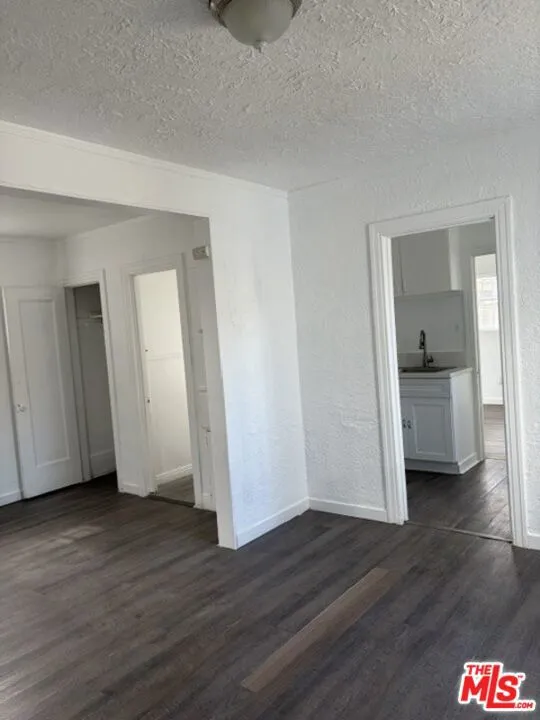 629 E 77th Street Los Angeles, CA 90001