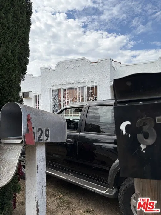 629 E 77th Street Los Angeles, CA 90001