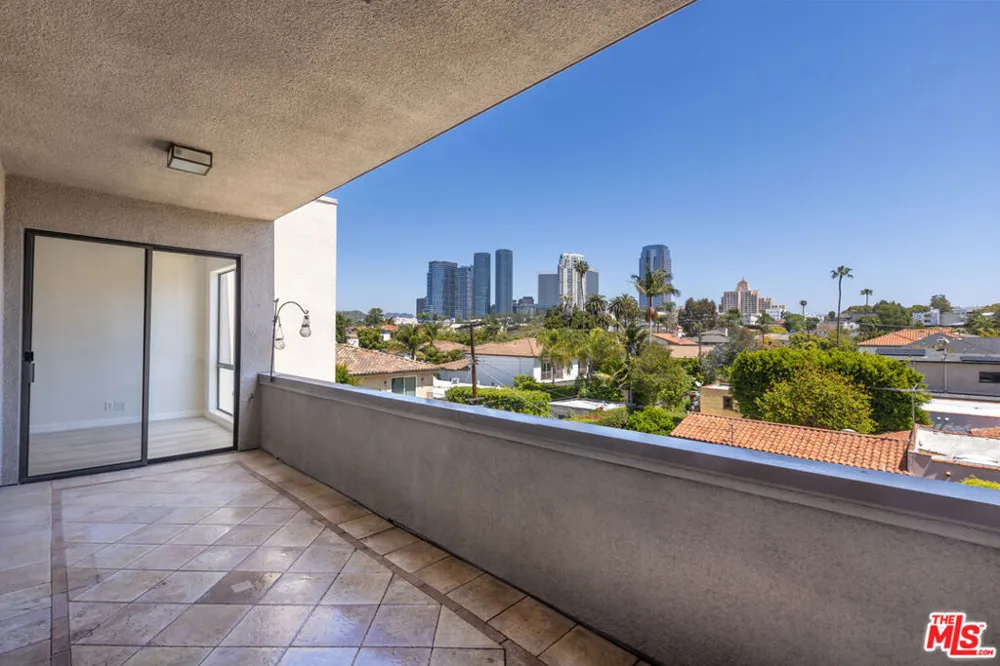 2324 S Beverly Glen Boulevard #305 Los Angeles, CA 90064