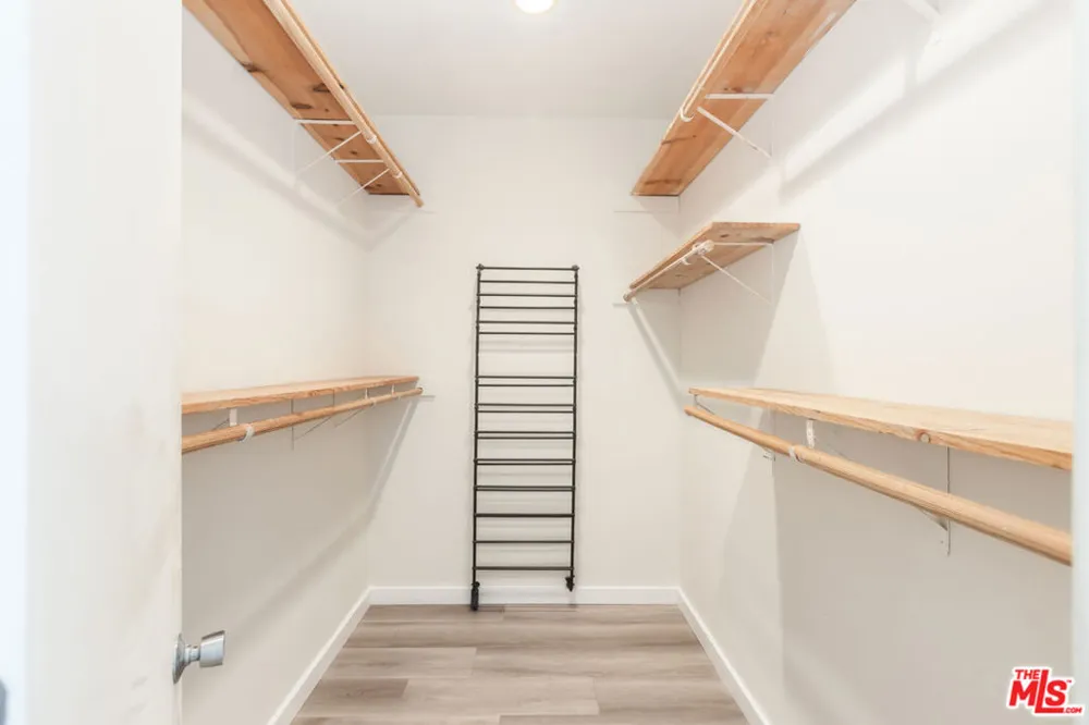 2324 S Beverly Glen Boulevard #305 Los Angeles, CA 90064