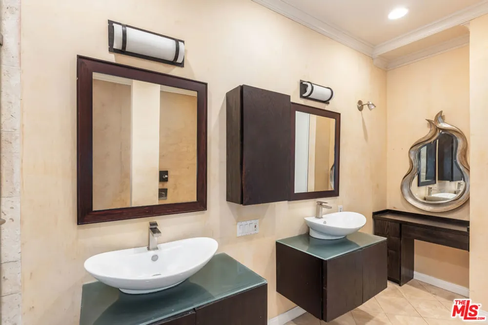 2324 S Beverly Glen Boulevard #305 Los Angeles, CA 90064