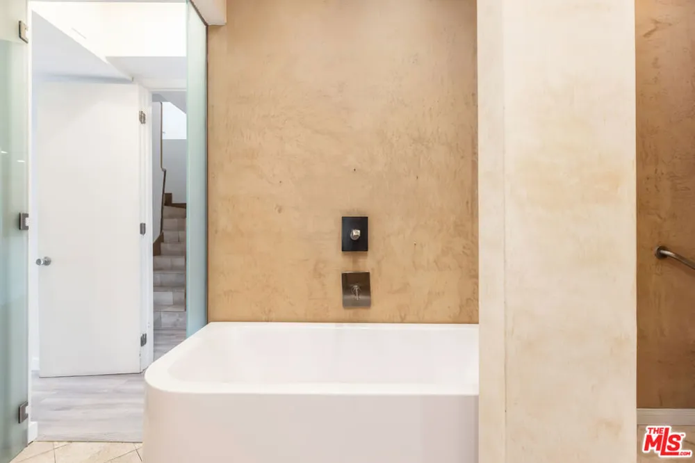 2324 S Beverly Glen Boulevard #305 Los Angeles, CA 90064