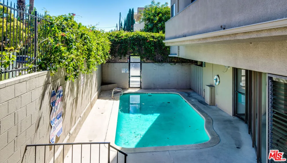 2324 S Beverly Glen Boulevard #305 Los Angeles, CA 90064