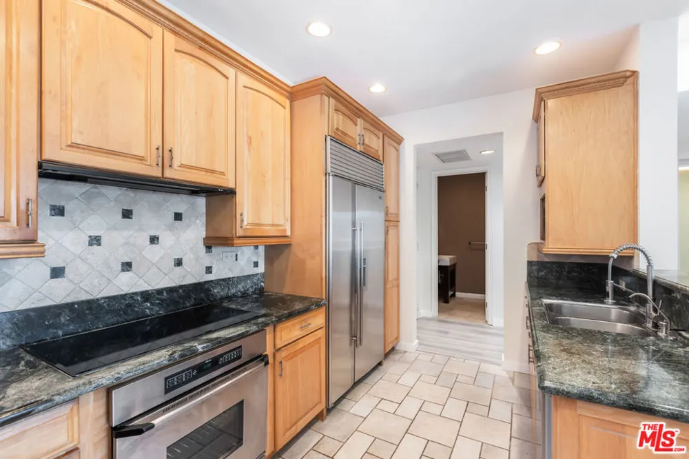 2324 S Beverly Glen Boulevard #305 Los Angeles, CA 90064