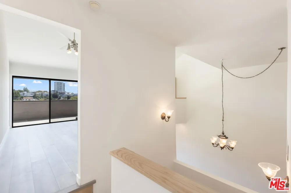 2324 S Beverly Glen Boulevard #305 Los Angeles, CA 90064