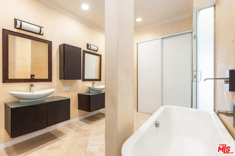 2324 S Beverly Glen Boulevard #305 Los Angeles, CA 90064