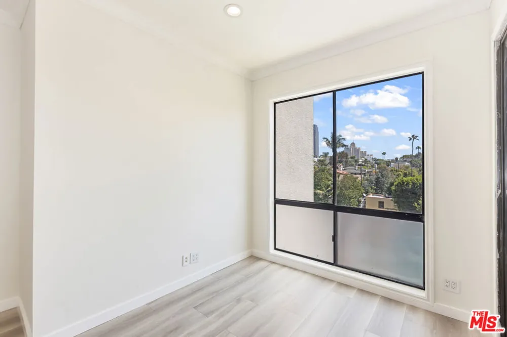 2324 S Beverly Glen Boulevard #305 Los Angeles, CA 90064
