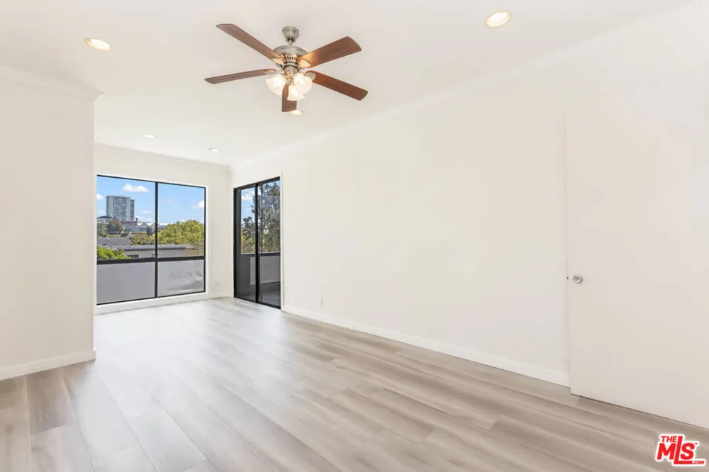 2324 S Beverly Glen Boulevard #305 Los Angeles, CA 90064