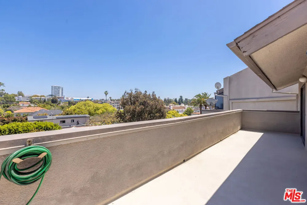 2324 S Beverly Glen Boulevard #305 Los Angeles, CA 90064