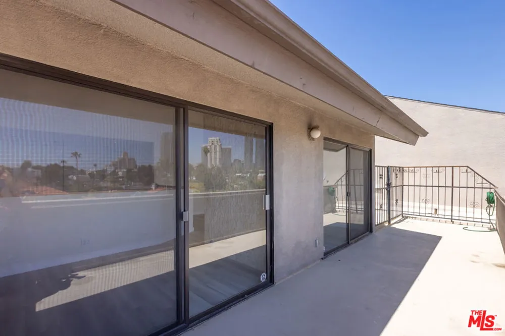 2324 S Beverly Glen Boulevard #305 Los Angeles, CA 90064