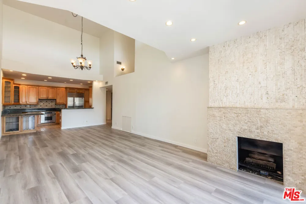 2324 S Beverly Glen Boulevard #305 Los Angeles, CA 90064