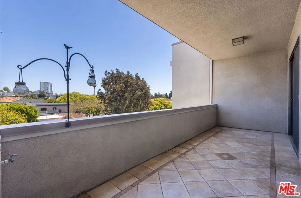 2324 S Beverly Glen Boulevard #305 Los Angeles, CA 90064