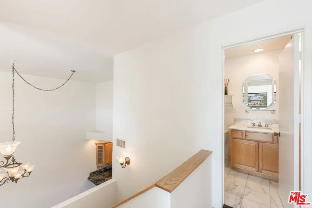 2324 S Beverly Glen Boulevard #305 Los Angeles, CA 90064