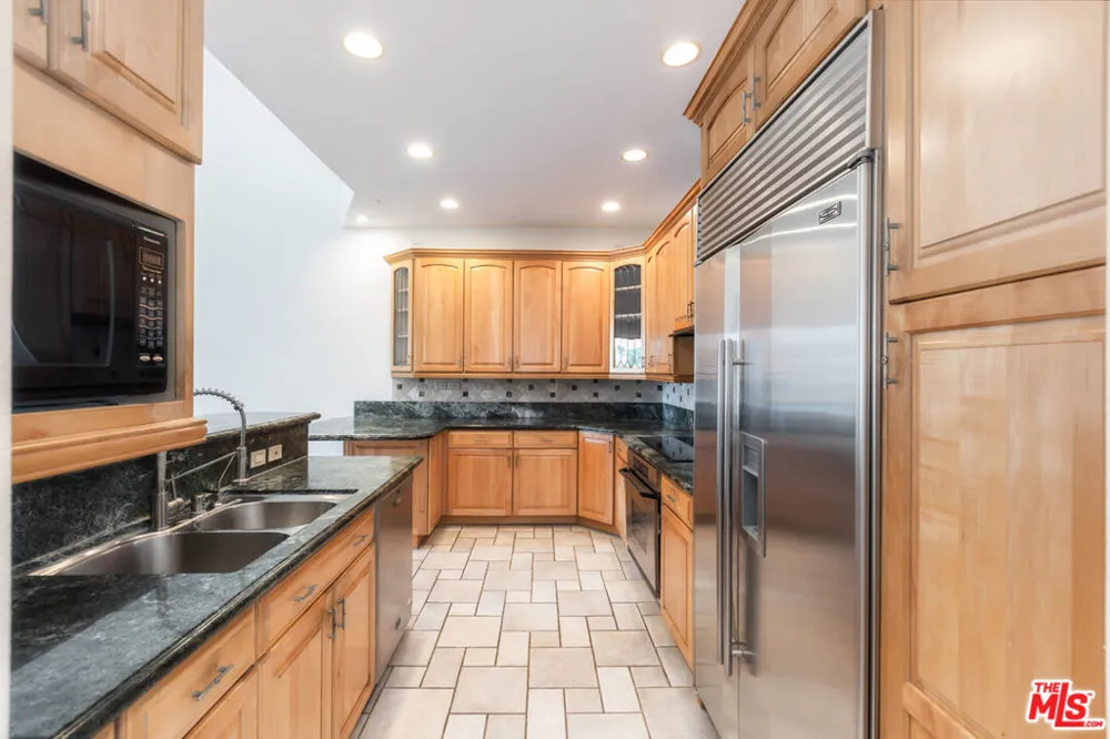 2324 S Beverly Glen Boulevard #305 Los Angeles, CA 90064