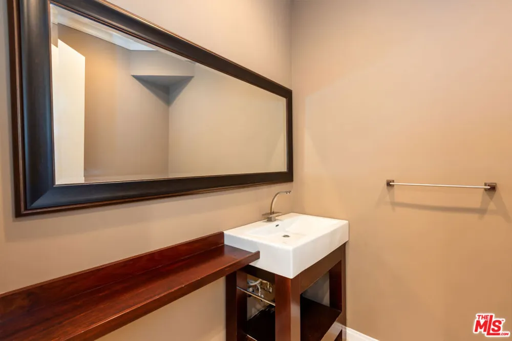 2324 S Beverly Glen Boulevard #305 Los Angeles, CA 90064