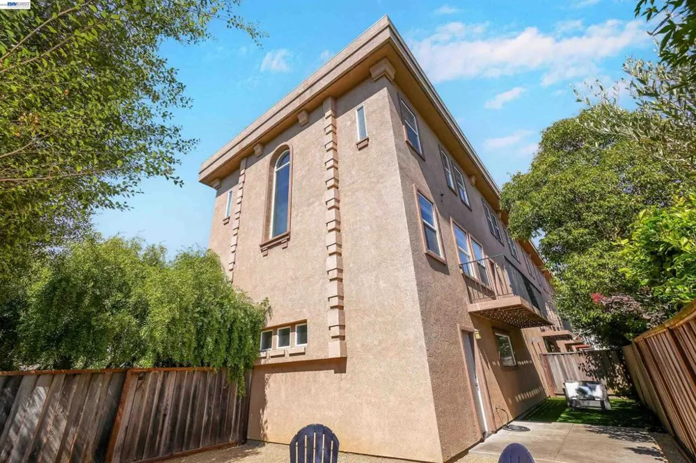4101 Toddika Ln Castro Valley, CA 94546