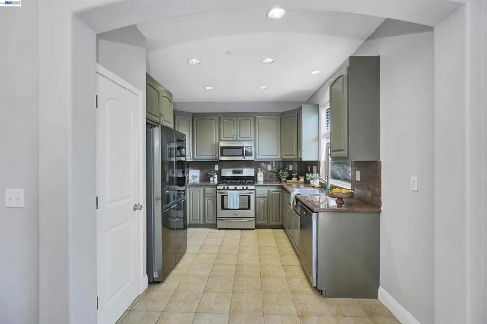 4101 Toddika Ln Castro Valley, CA 94546