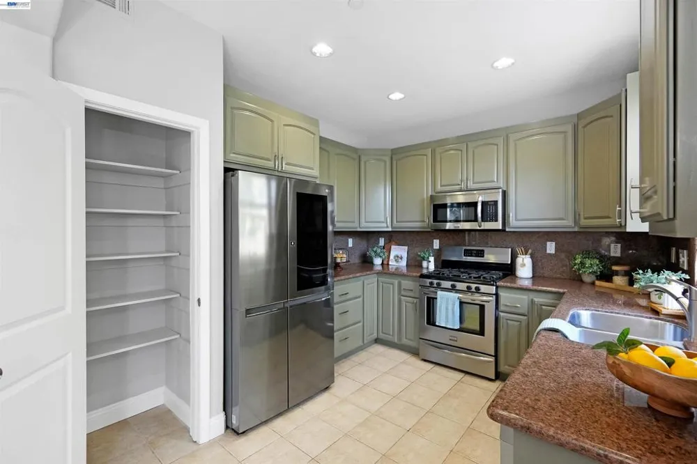 4101 Toddika Ln Castro Valley, CA 94546