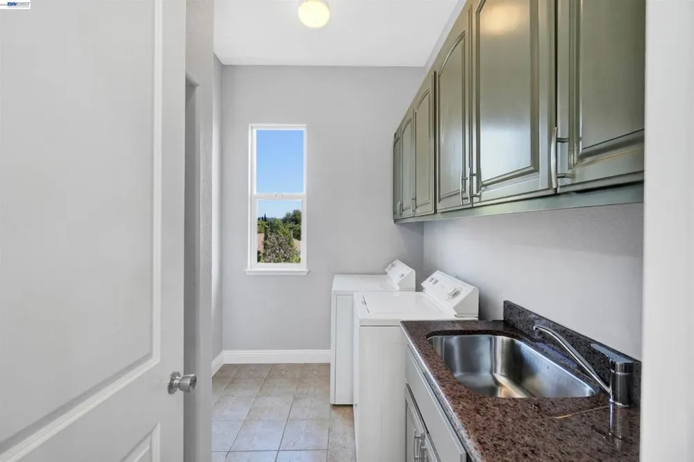 4101 Toddika Ln Castro Valley, CA 94546