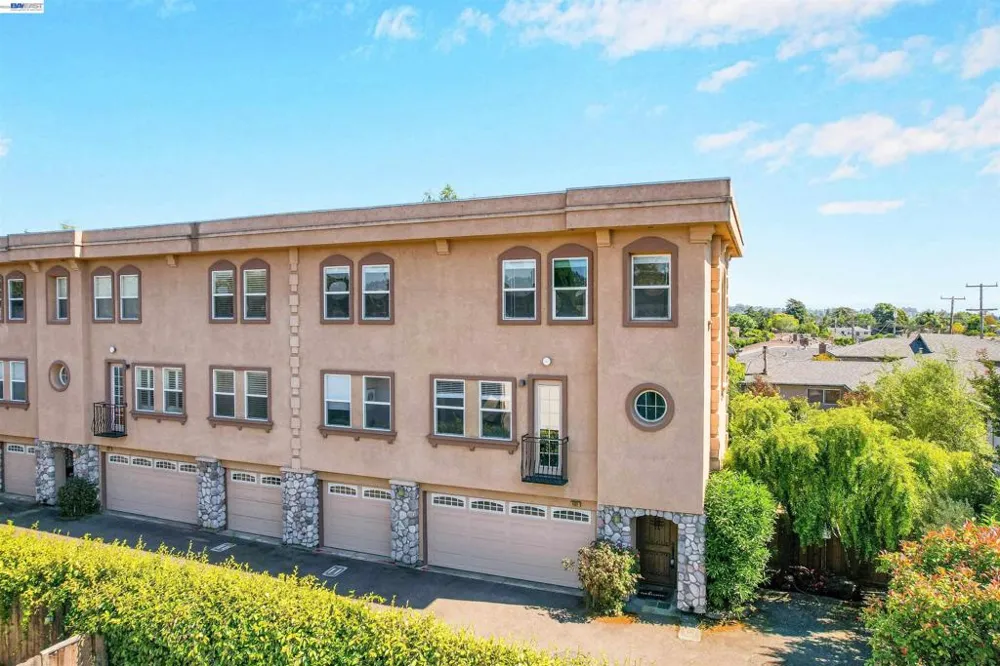 4101 Toddika Ln Castro Valley, CA 94546