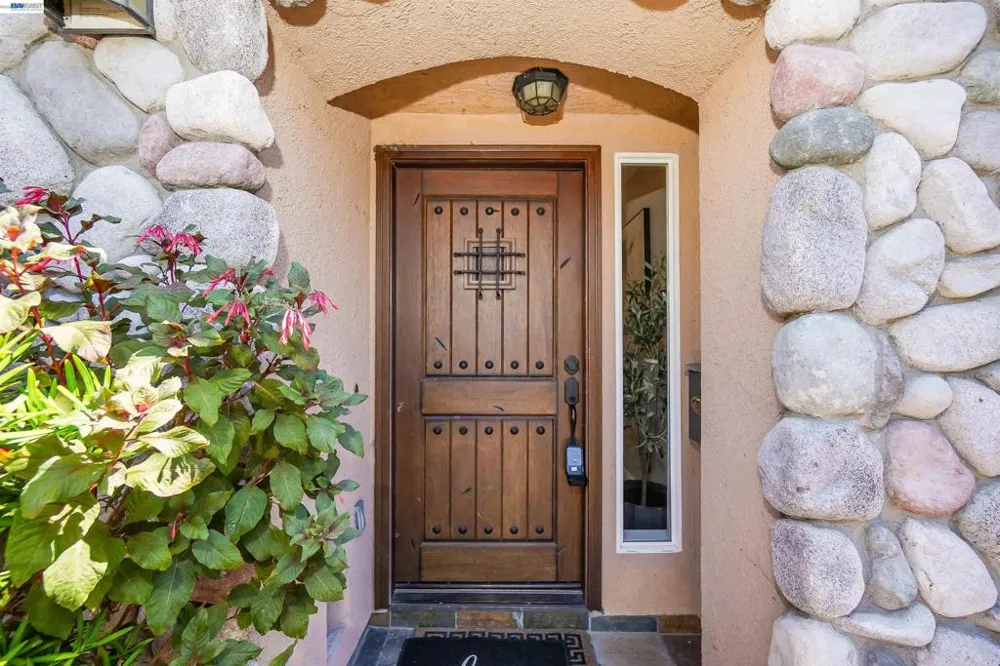 4101 Toddika Ln Castro Valley, CA 94546