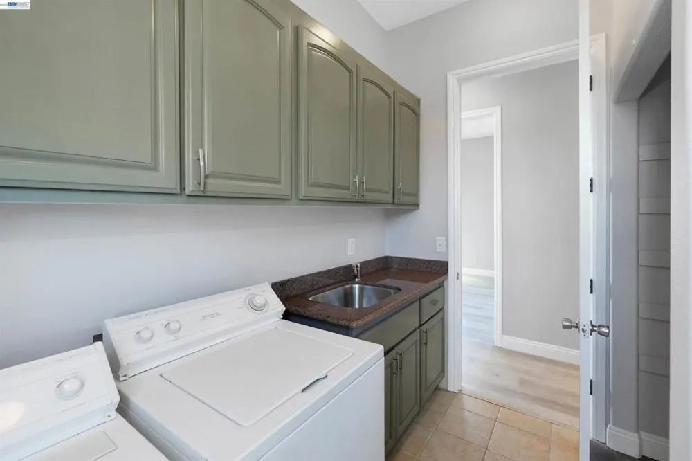 4101 Toddika Ln Castro Valley, CA 94546