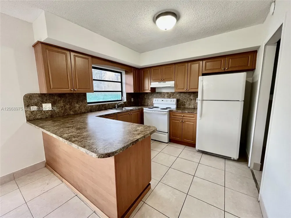 1095 W 37th St Hialeah, FL 33012