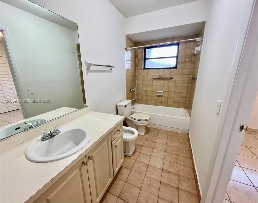 1095 W 37th St Hialeah, FL 33012