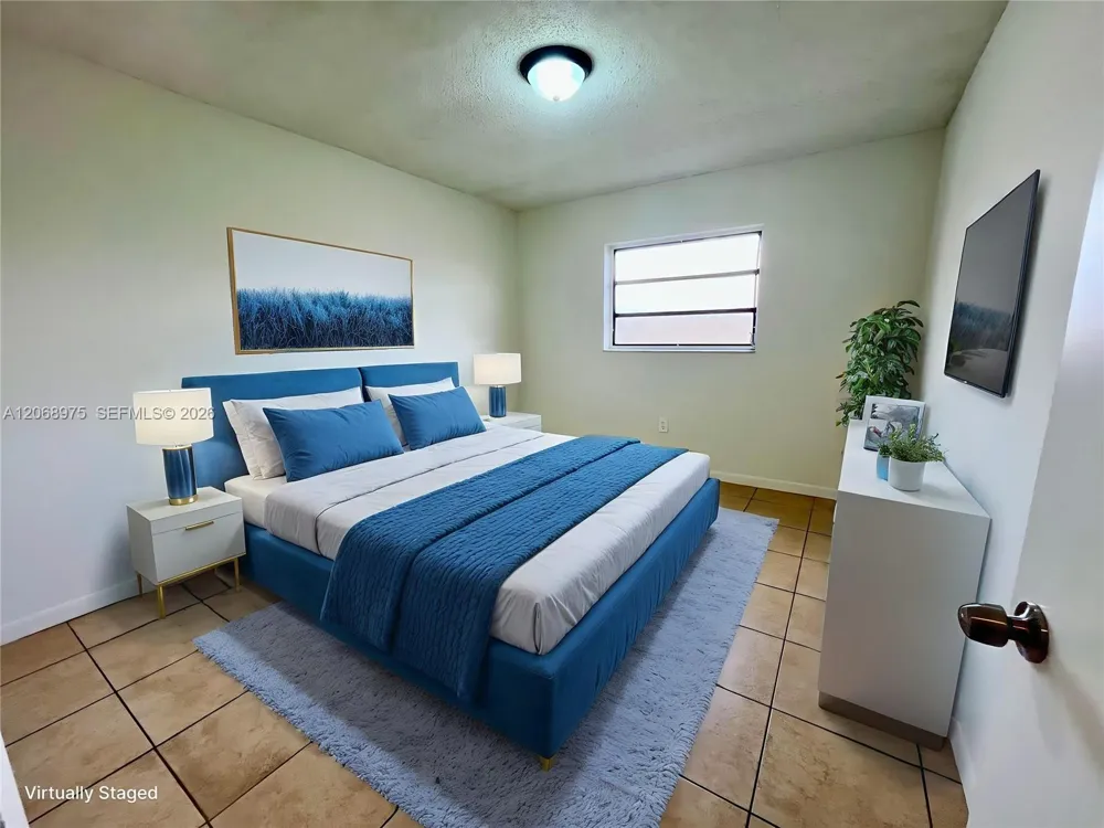 1095 W 37th St Hialeah, FL 33012