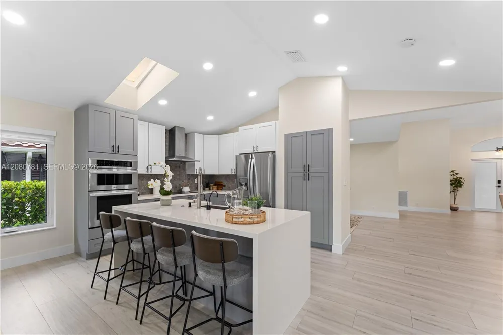 1900 Lakeshore Dr Weston, FL 33326