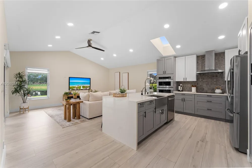 1900 Lakeshore Dr Weston, FL 33326