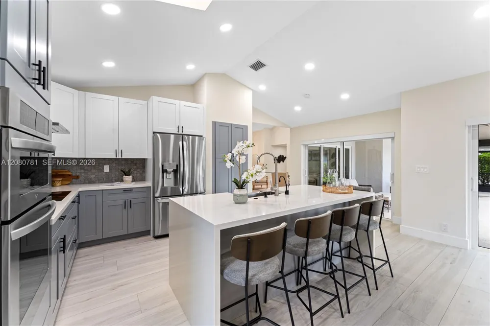 1900 Lakeshore Dr Weston, FL 33326