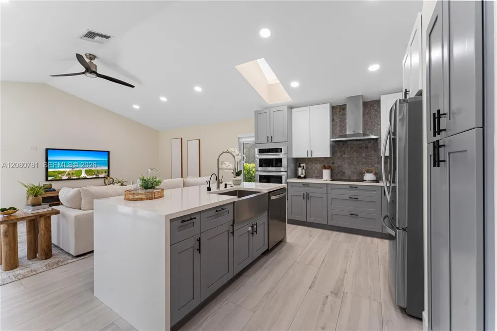 1900 Lakeshore Dr Weston, FL 33326