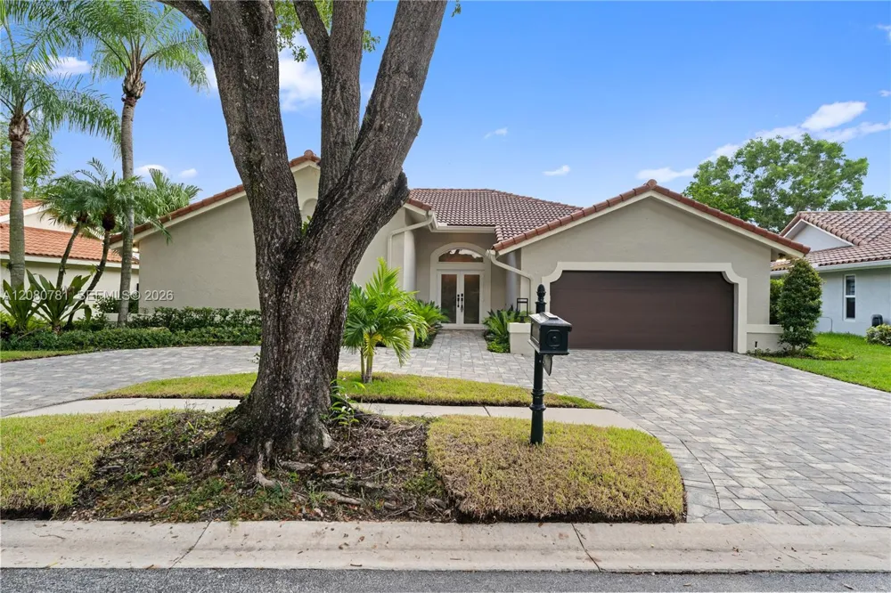 1900 Lakeshore Dr Weston, FL 33326
