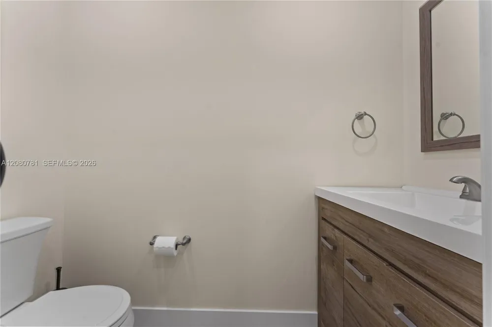 1900 Lakeshore Dr Weston, FL 33326