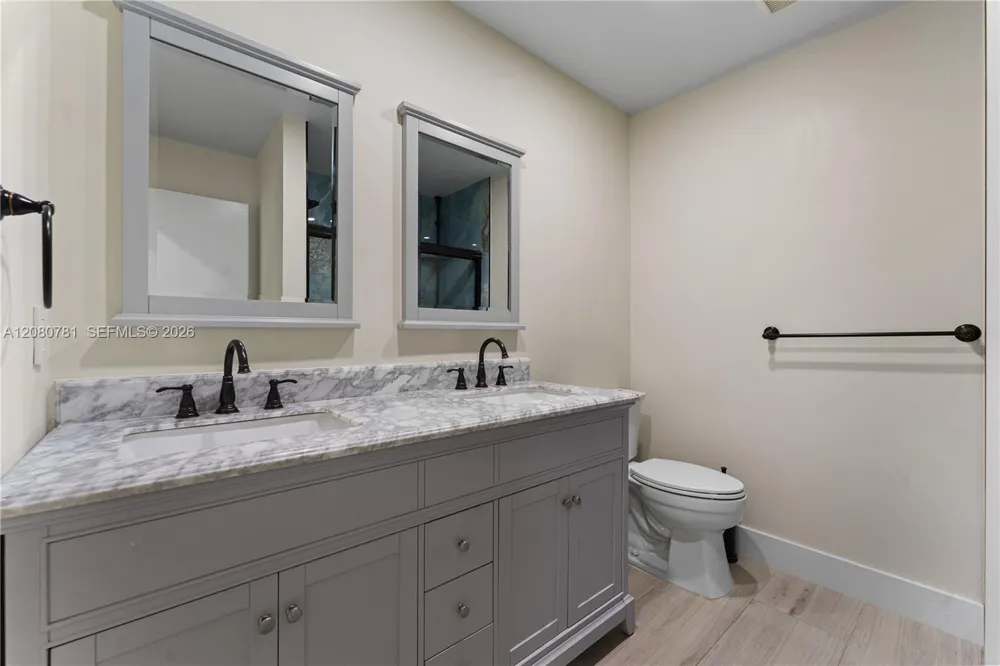 1900 Lakeshore Dr Weston, FL 33326
