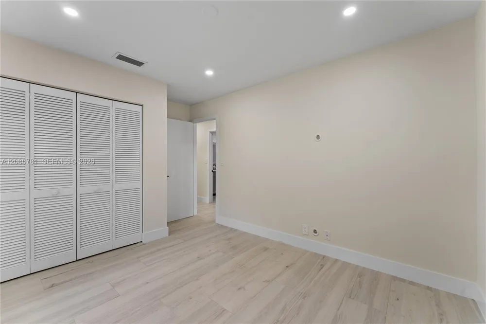 1900 Lakeshore Dr Weston, FL 33326