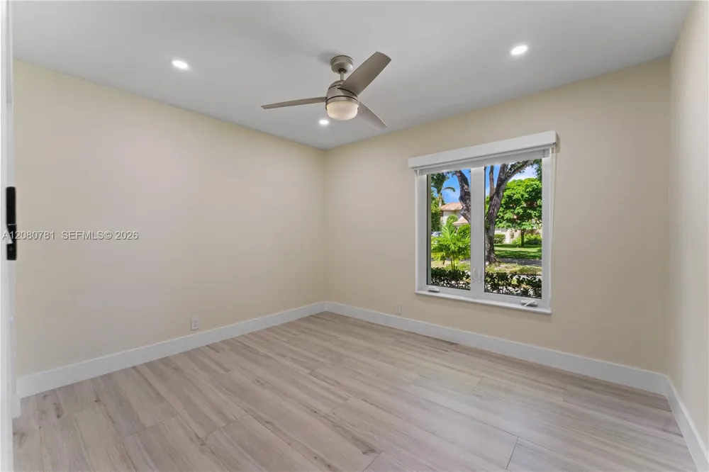 1900 Lakeshore Dr Weston, FL 33326