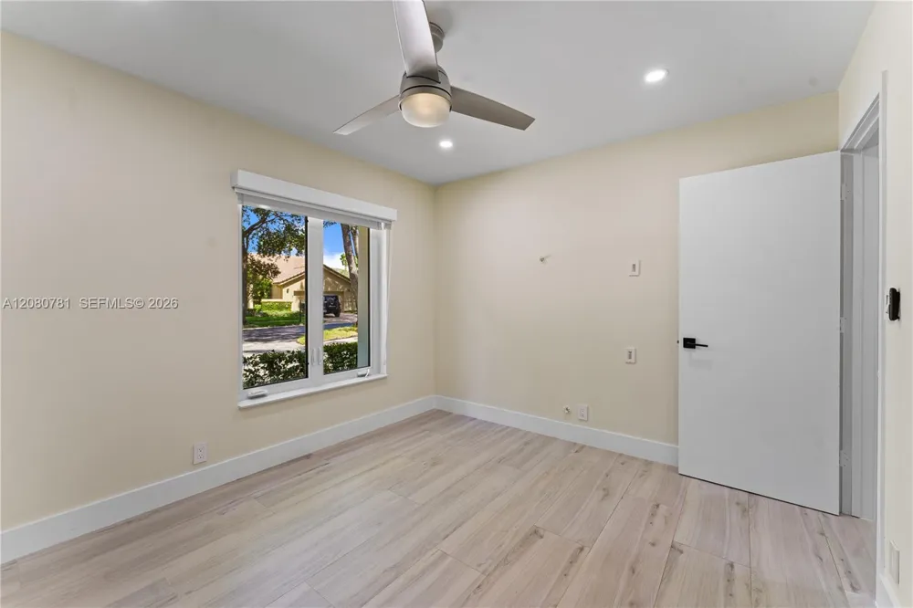 1900 Lakeshore Dr Weston, FL 33326