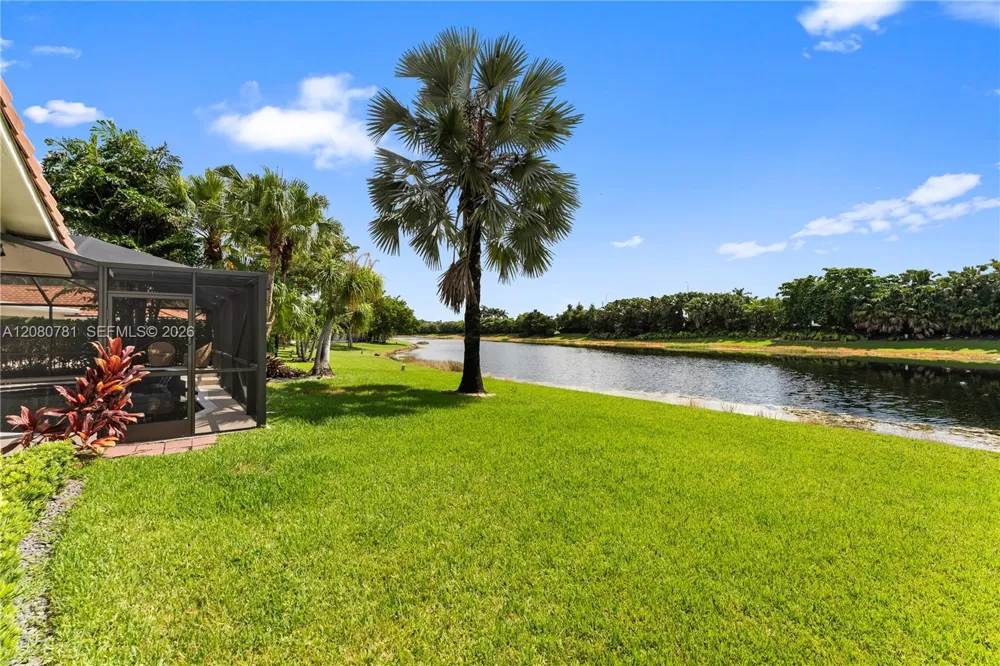 1900 Lakeshore Dr Weston, FL 33326