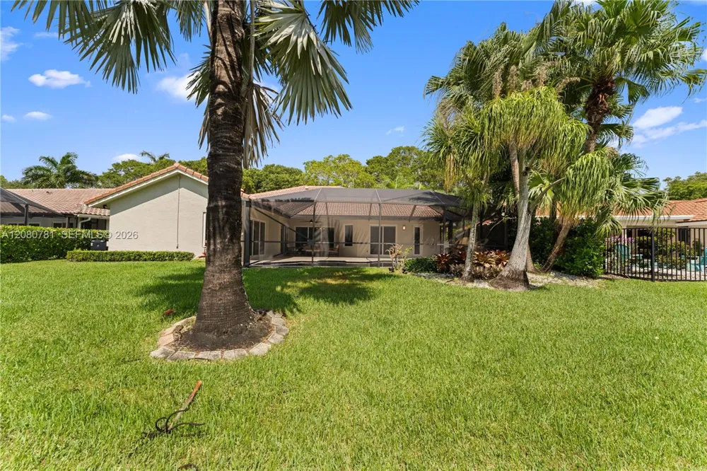 1900 Lakeshore Dr Weston, FL 33326