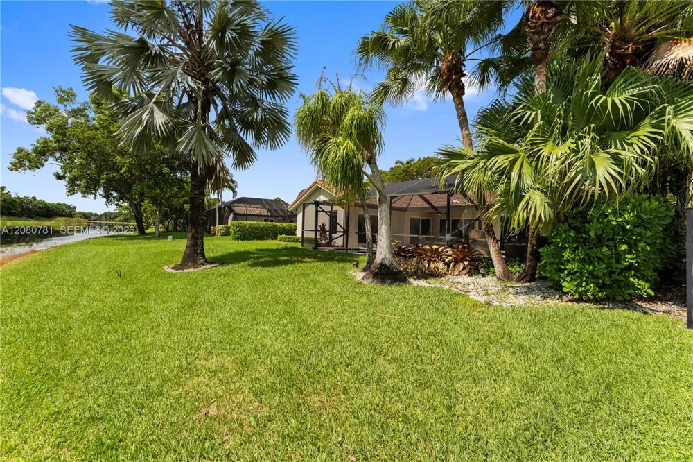 1900 Lakeshore Dr Weston, FL 33326