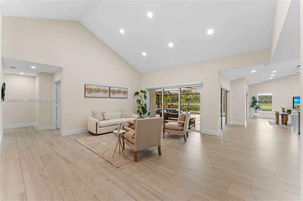 1900 Lakeshore Dr Weston, FL 33326